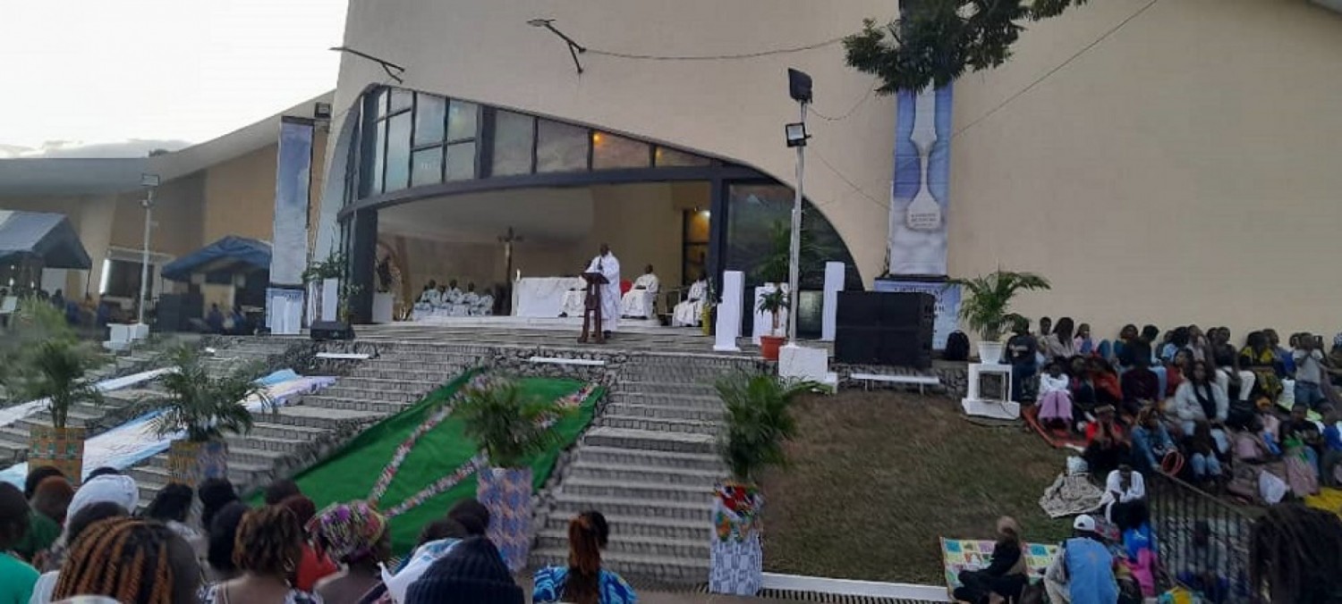 Côte d'Ivoire : Fête de l'Assomption, les chrétiens catholiques confient le pays à la « Reine de la paix » en cette veille d'élections