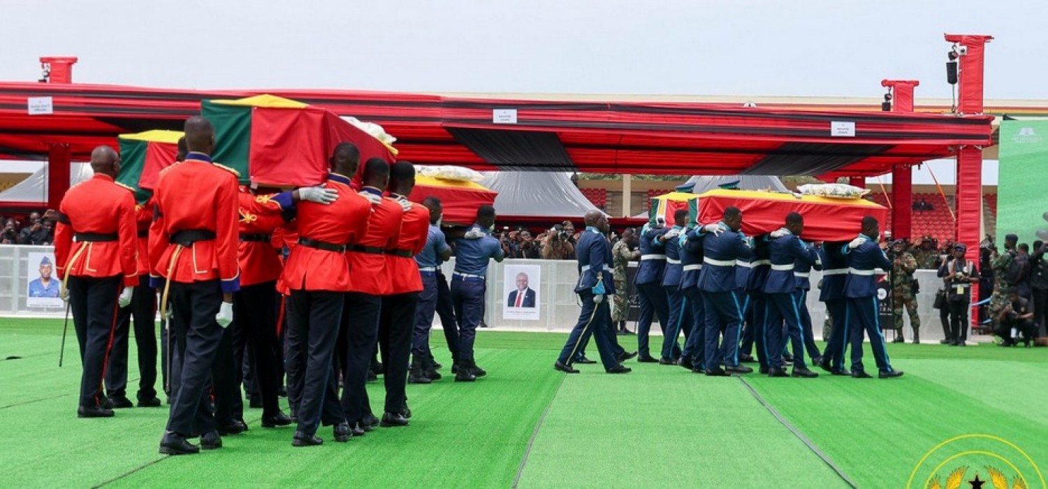 Ghana :  Inhumation des huit victimes du crash de l'hélicoptère, des honneurs posthumes rendus