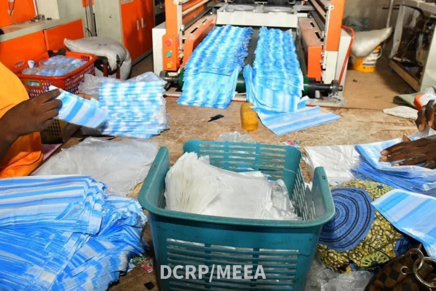 Burkina Faso : Un directeur de société interpellé pour production de sachets plastiques, interdits dans le pays