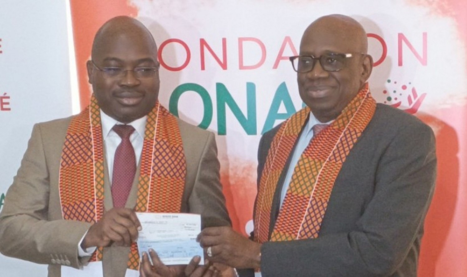 Côte d'Ivoire : La LONACI offre 10 millions de FCFA à l'ONECI pour l'établissement de 2 000 cartes d'identité au profit des personnes en situation de handicap