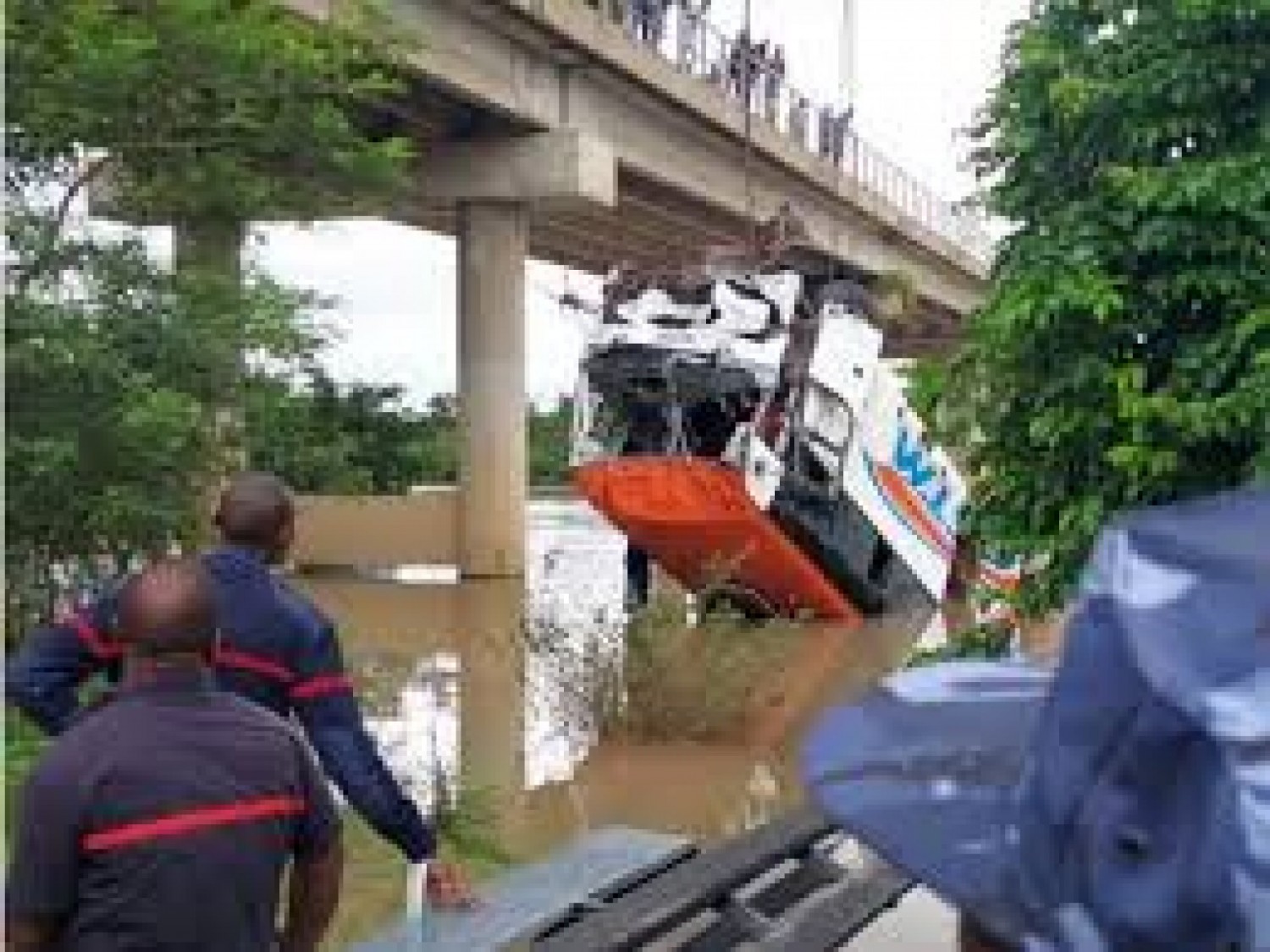 Bénin : 43 morts dont plusieurs nigériens dans la chute d'un autocar dans le fleuve Ouémé