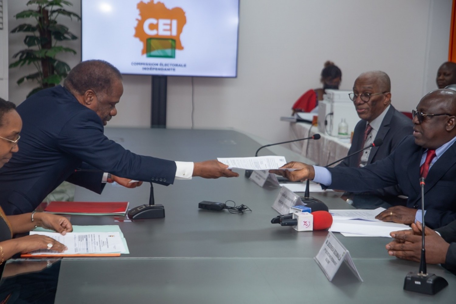 Côte d'Ivoire : Présidentielle 2025, Laurent Gbagbo dépose sa candidature malgré son absence sur la liste électorale