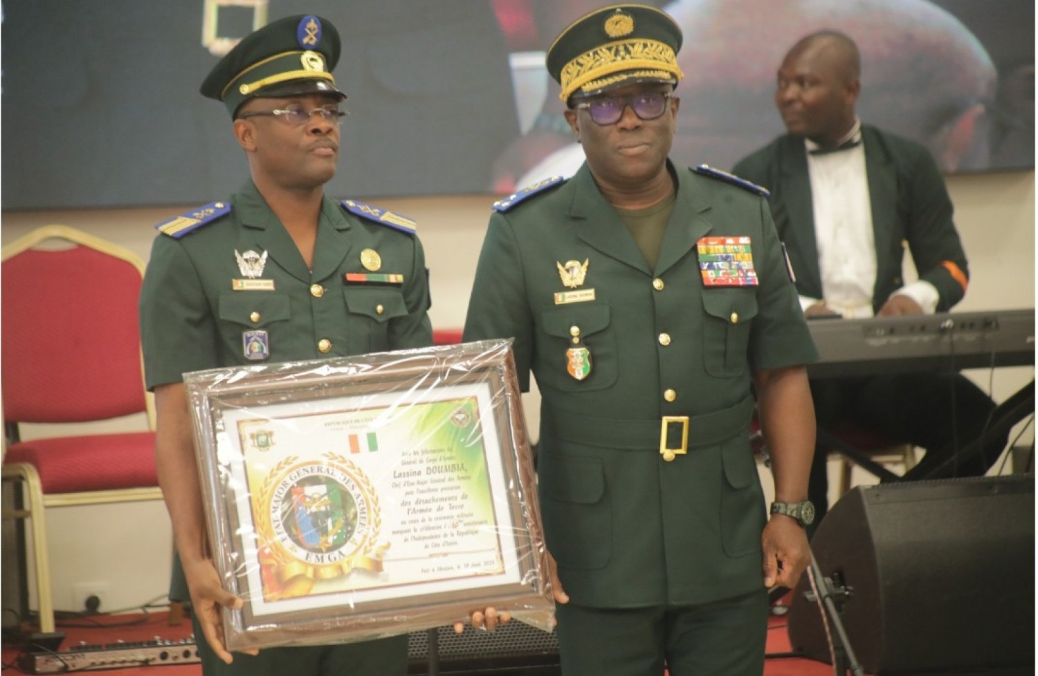 Côte d'Ivoire : Cérémonie de récompense des meilleurs défilés militaires de l'indépendance, le GAL Doumbia : « Nous devons rassurer les populations par notre posture et nos comportements »