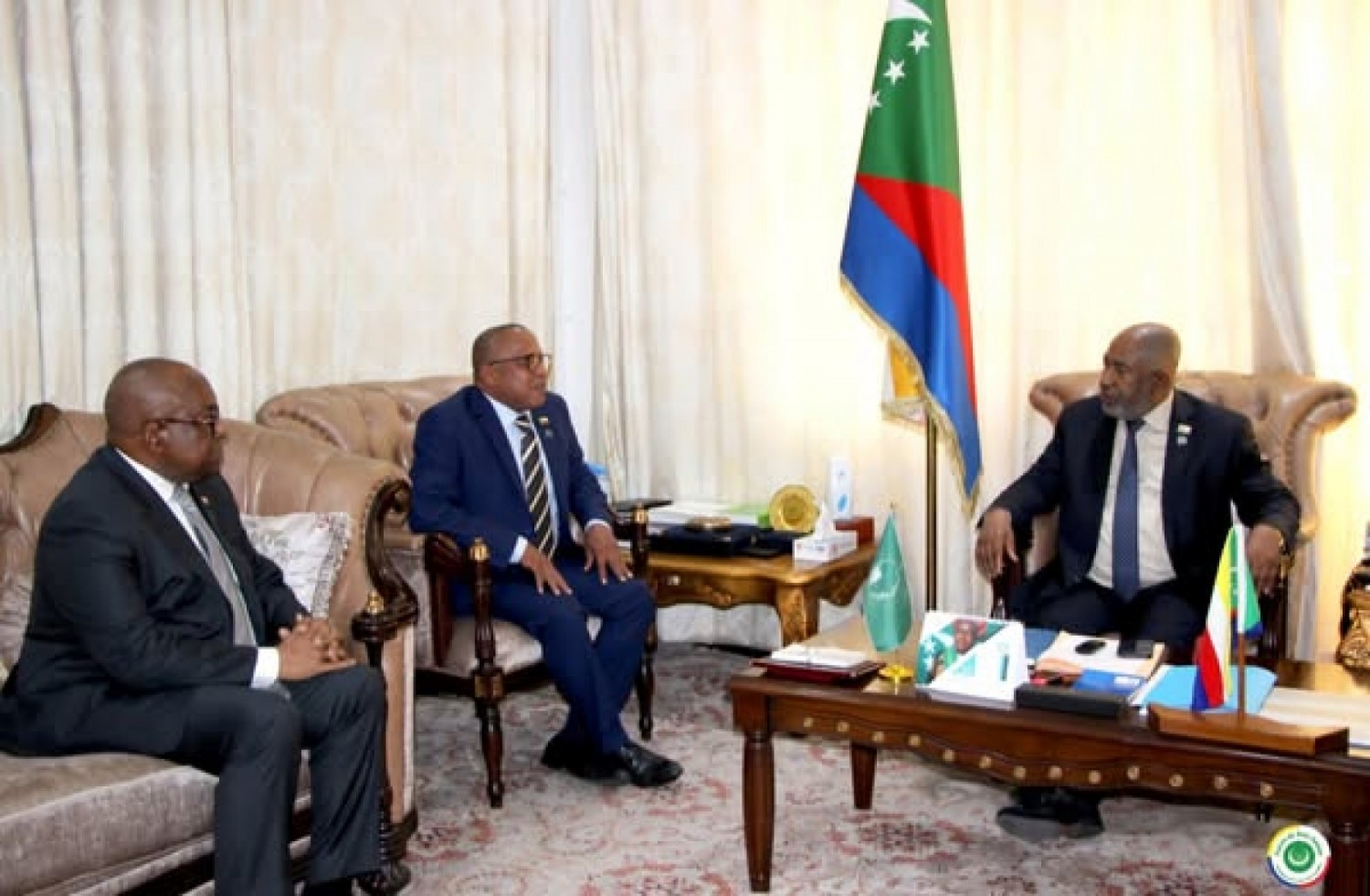 Côte d'Ivoire : En mission aux Comores, René Bourgoin, président de la HACA reçu en audience par le président Azali Assoumani