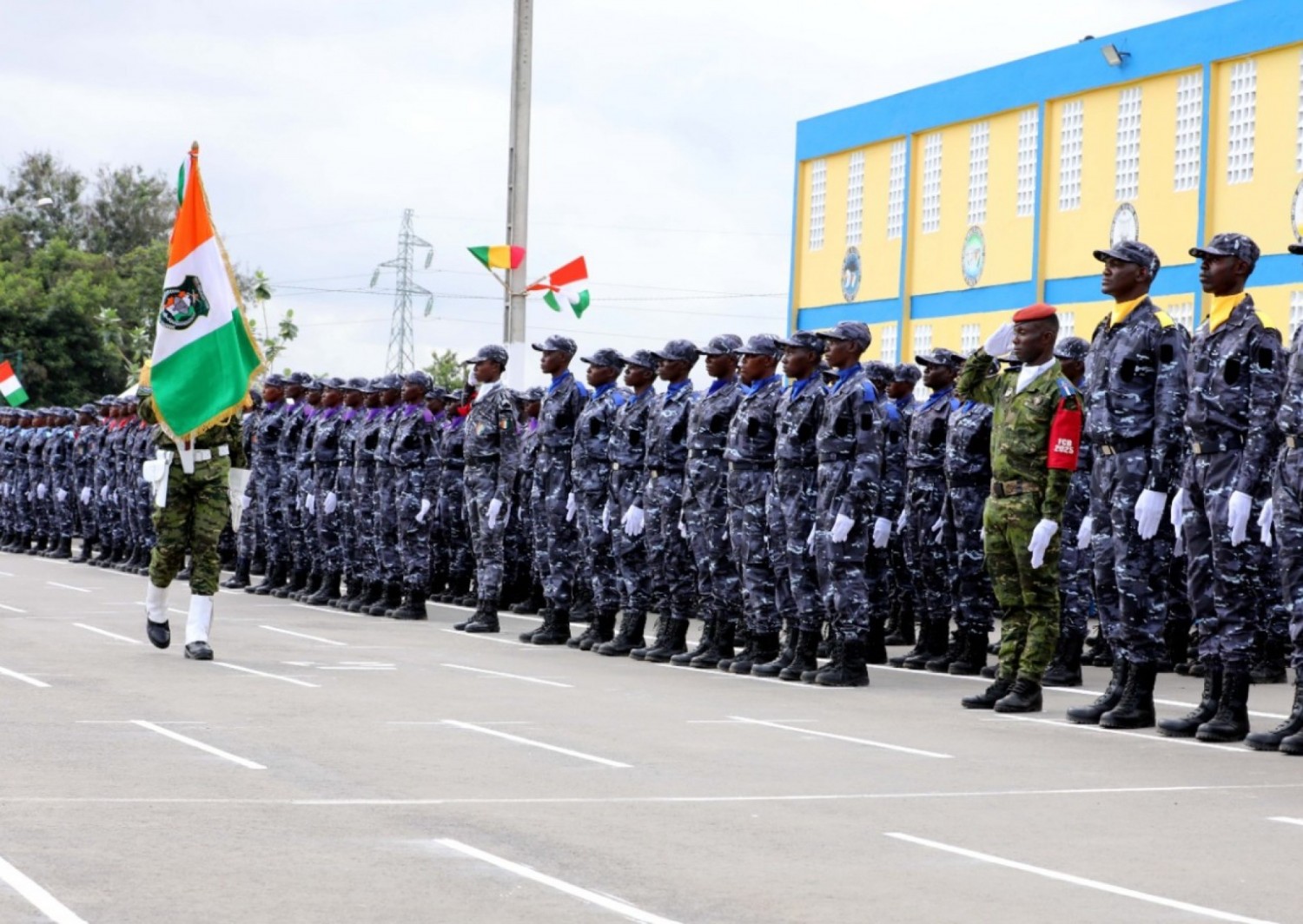 Côte d'Ivoire : Sécurité, 3014 recrues de la police nationale présentées au Drapeau