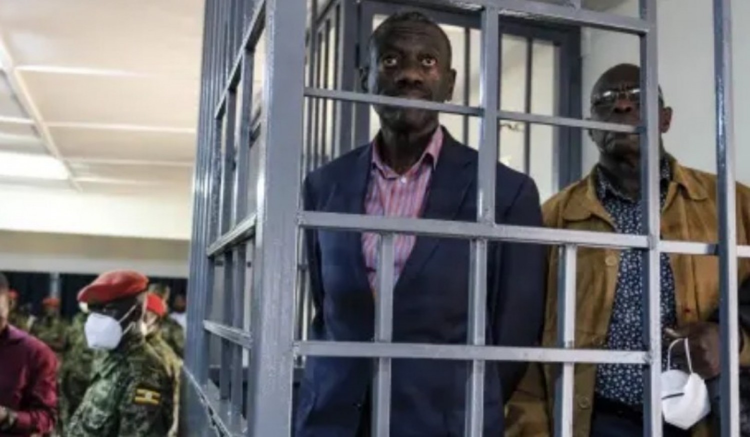 Ouganda : Kizza Besigye, boycotte son procès et accuse le juge de partialité