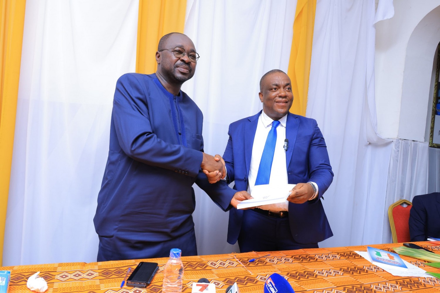 Côte d'Ivoire : Crise de l'emploi, le journaliste Michel Beta invite les jeunes diplômés à sortir du carcan de la fonction publique dans son oeuvre « Le crépuscule de l'État employeur »