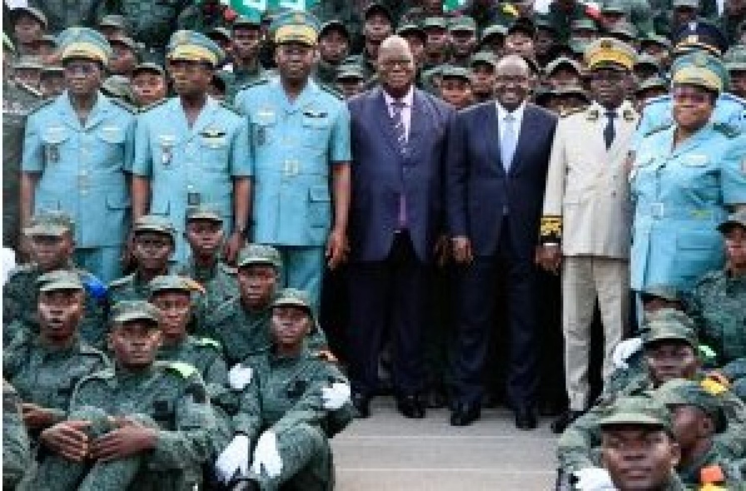 Côte d'Ivoire : 1 155 personnes dont 1 000 élèves officiers et sous-officiers eaux et forêts présentés au drapeau
