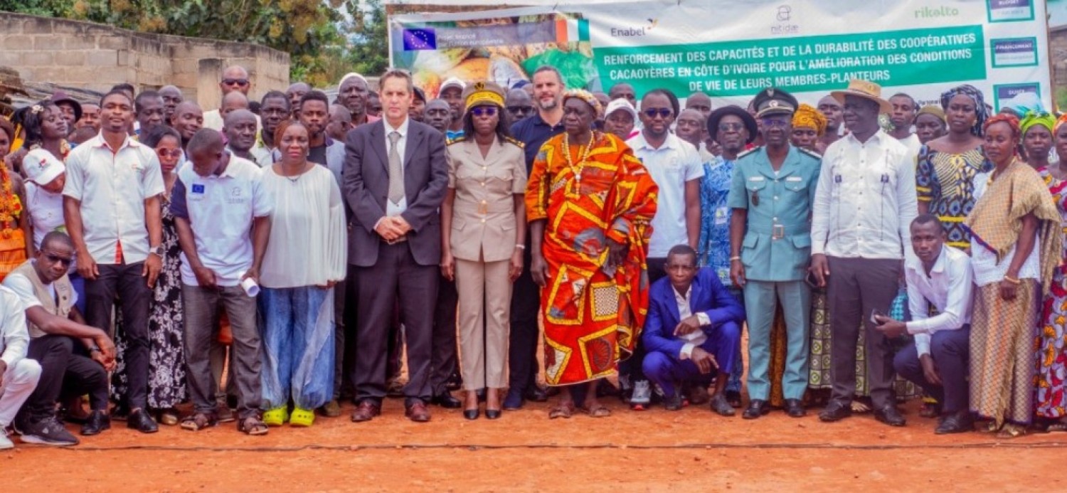 Côte d'Ivoire : Mébifon dans la Mé, des habitants et propriétaires forestiers signent les premiers contrats de paiements pour services environnementaux