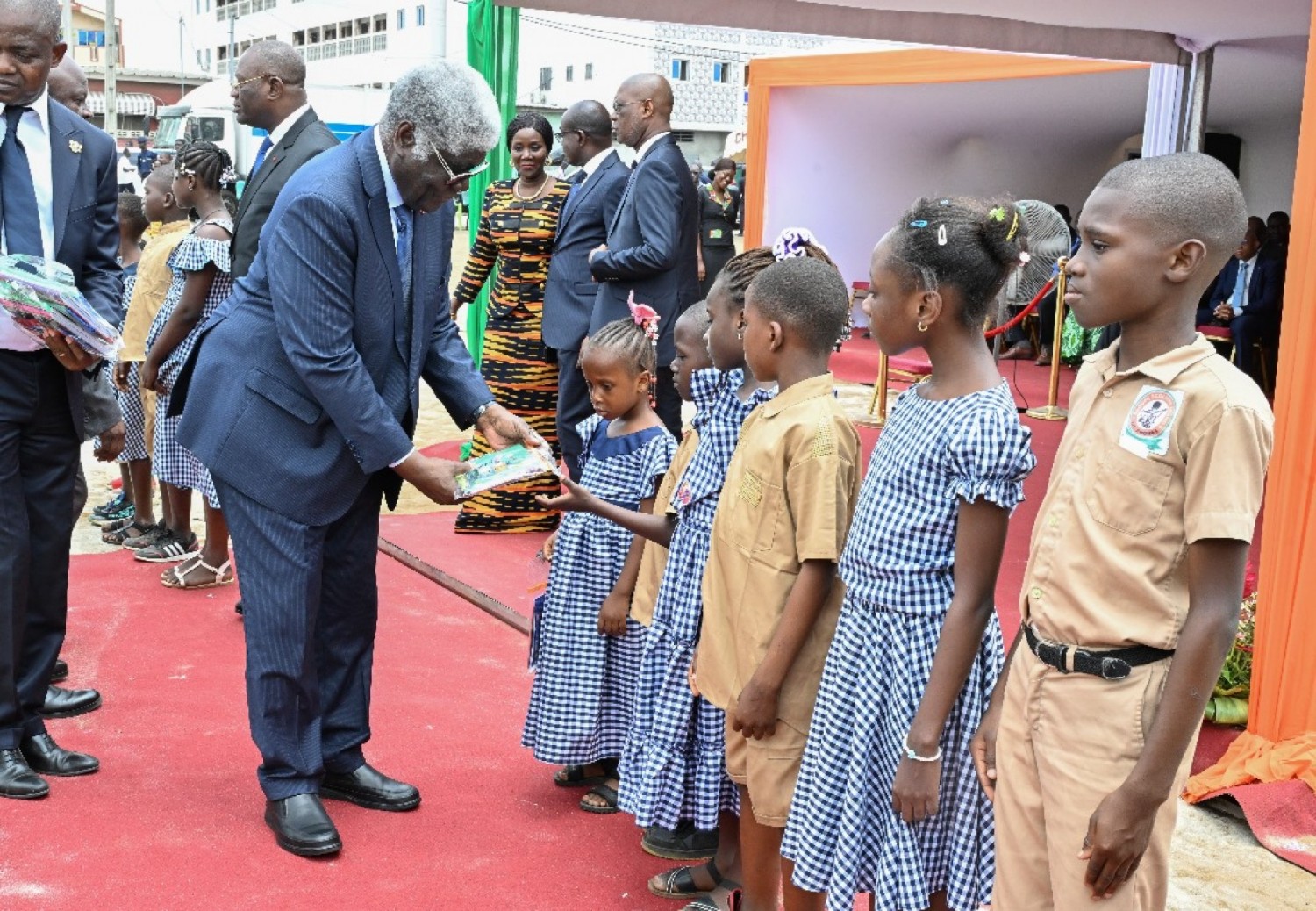 Côte d'Ivoire : Promotion de l'école inclusive, le gouvernement offre plus de 4 millions de kits scolaires d'un coût de 10 milliards aux élèves du primaire public
