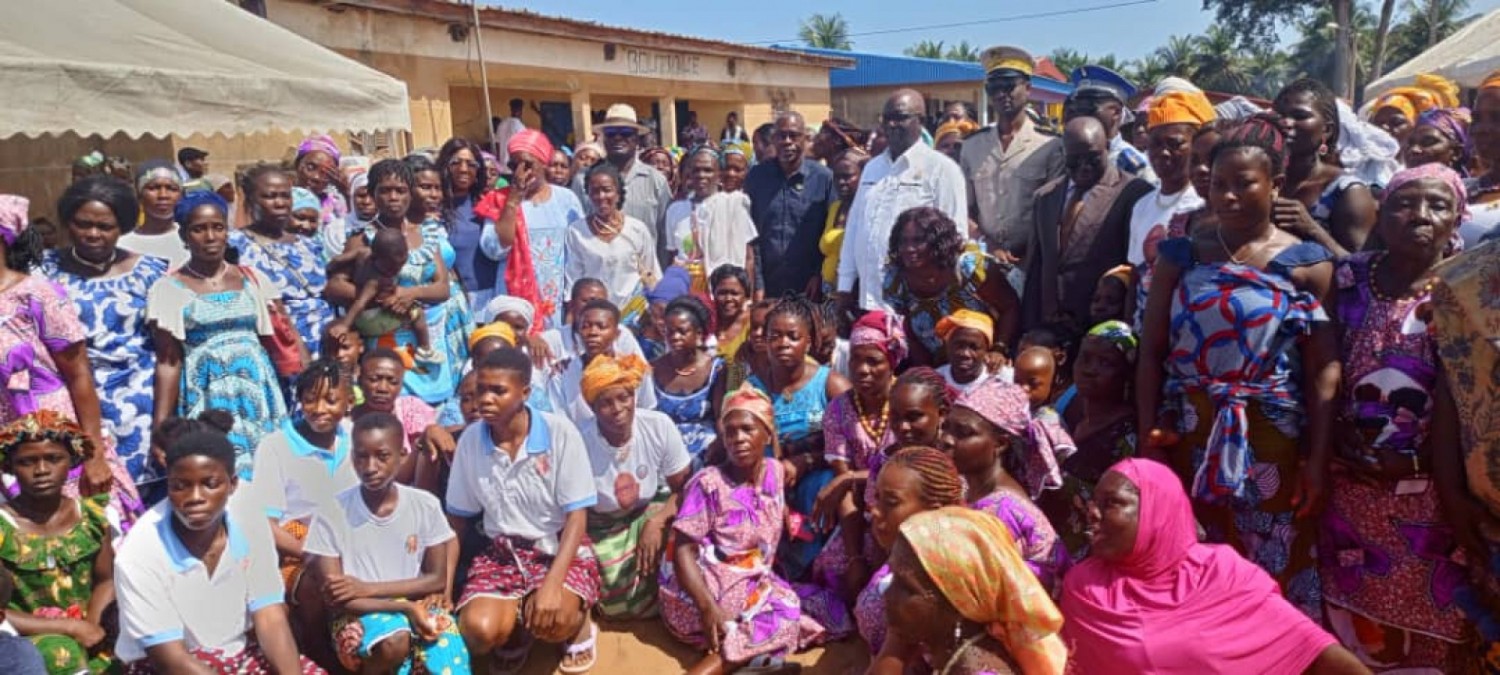 Côte d'Ivoire : Grand-Lahou, divisées par des querelles de longue date, les femmes des associations d'Ebounou se reconcilient en présence du sénateur Bombro Lezou