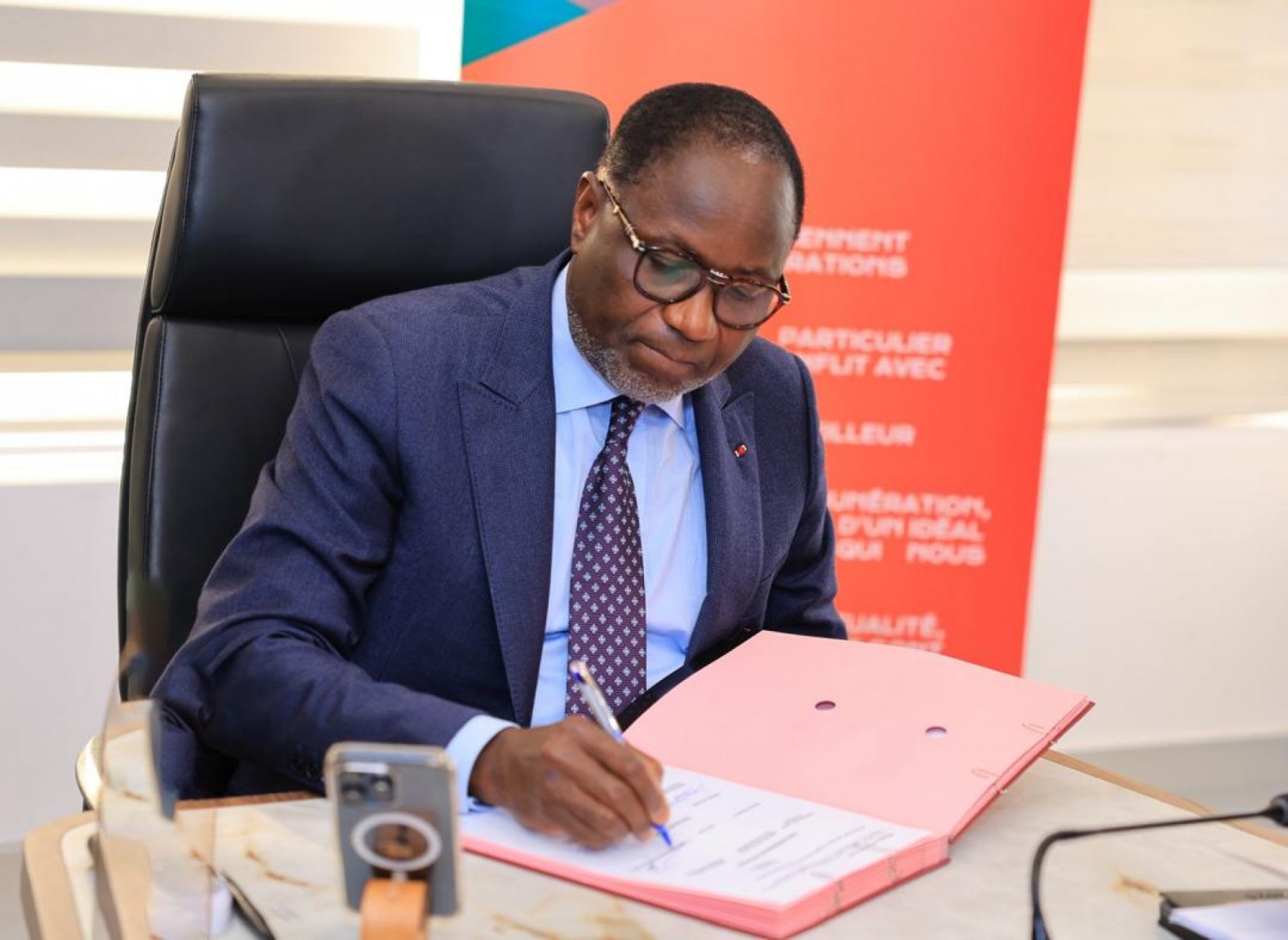 Côte d'Ivoire : Énergie 2024, forte progression du pétrole, reprise dans l'électricité, mais repli des revenus pour l'État