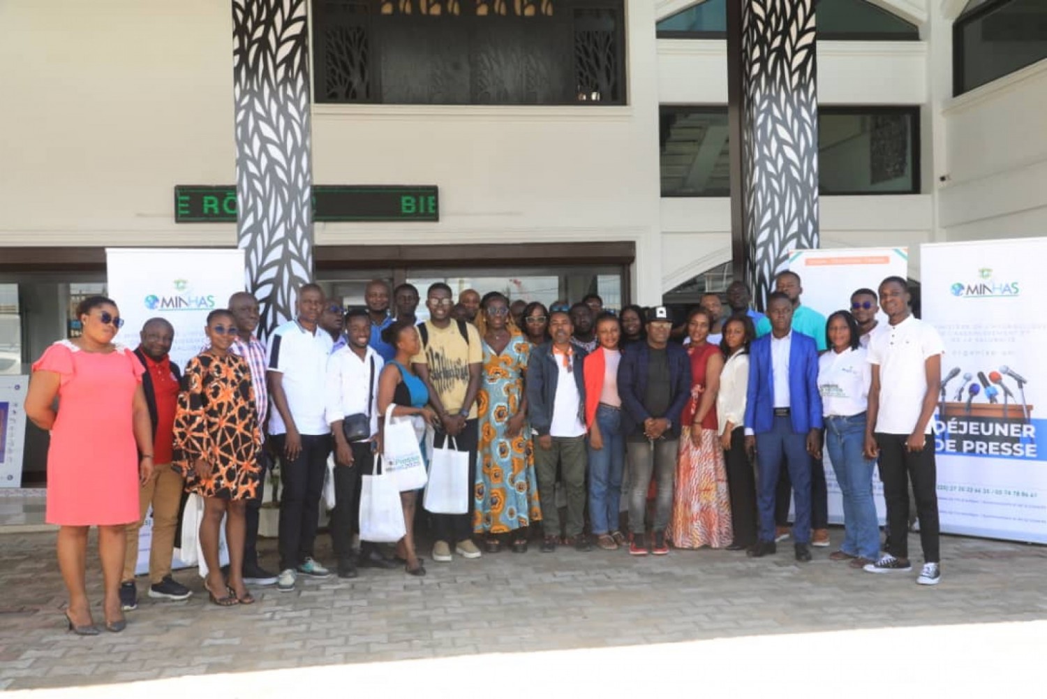 Côte d'Ivoire : Réduire la pollution, préserver l'hygiène, le MINHAS ouvre la voie à un changement durable avec le code de l'hygiène et de la salubrité