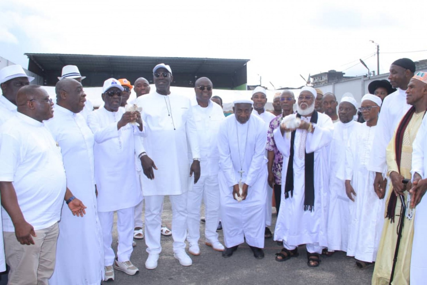 Côte d'Ivoire : Présidentielle 2025, Adjamé élève la voix vers Dieu pour des élections apaisées, musulmans, chrétiens et chefs communautaires unis dans la prière pour la paix