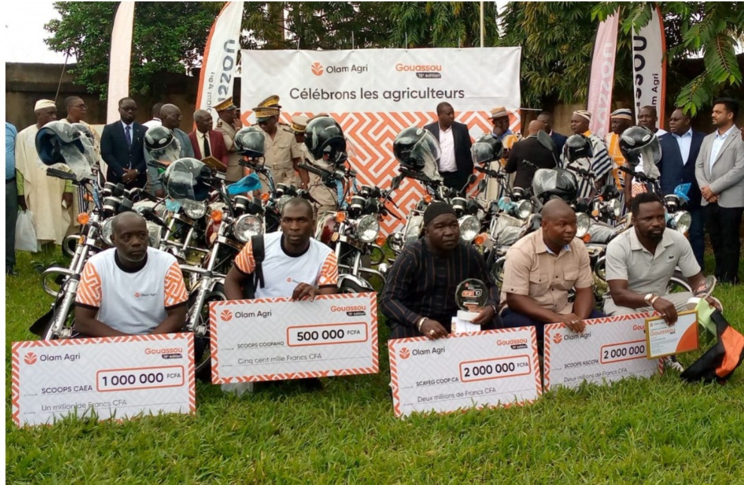 Côte d'Ivoire : Cavally, Olam-Agri Rubber offre des matériels agricoles, des appuis financiers et des kits scolaires aux meilleurs producteurs d'hévéa