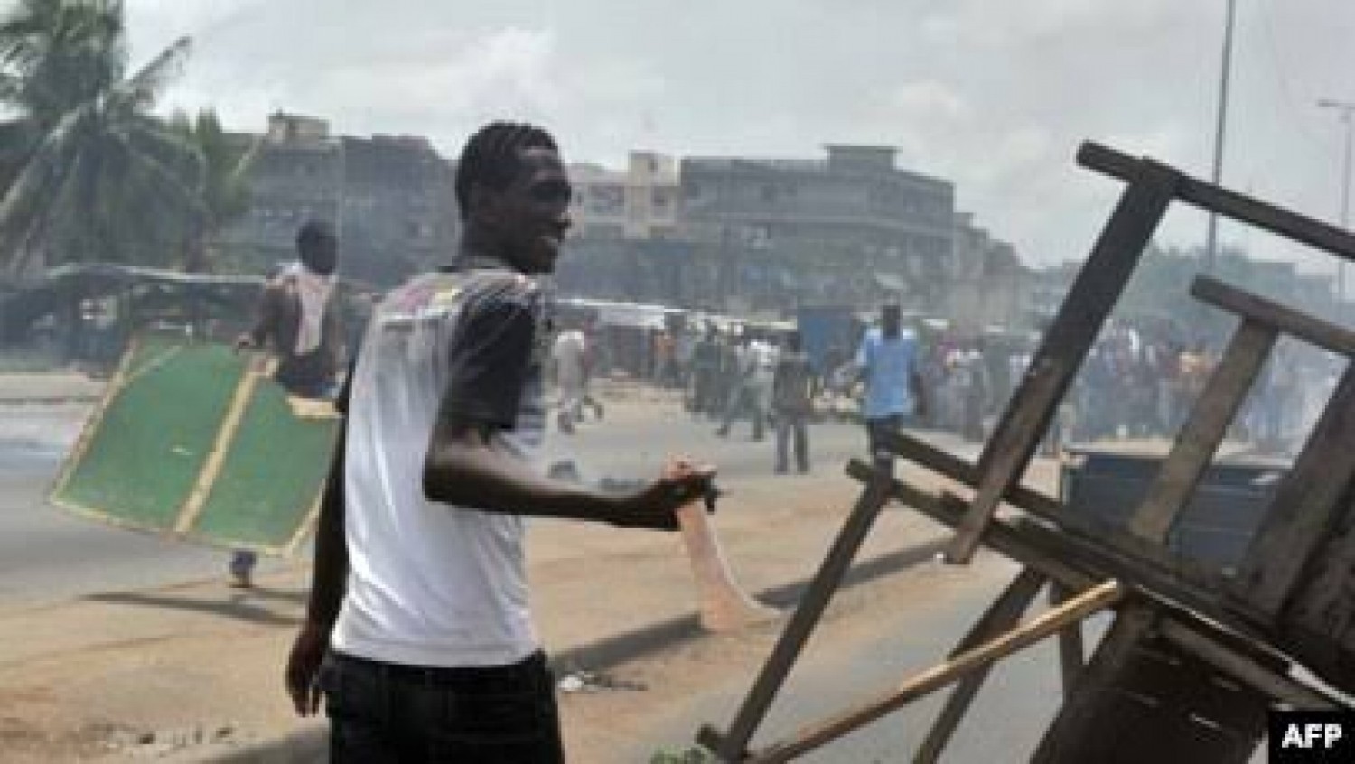 Côte d'Ivoire : Drame à Kami (Yamoussoukro), un homme tué lors du démantèlement de barricades, une enquête ouverte
