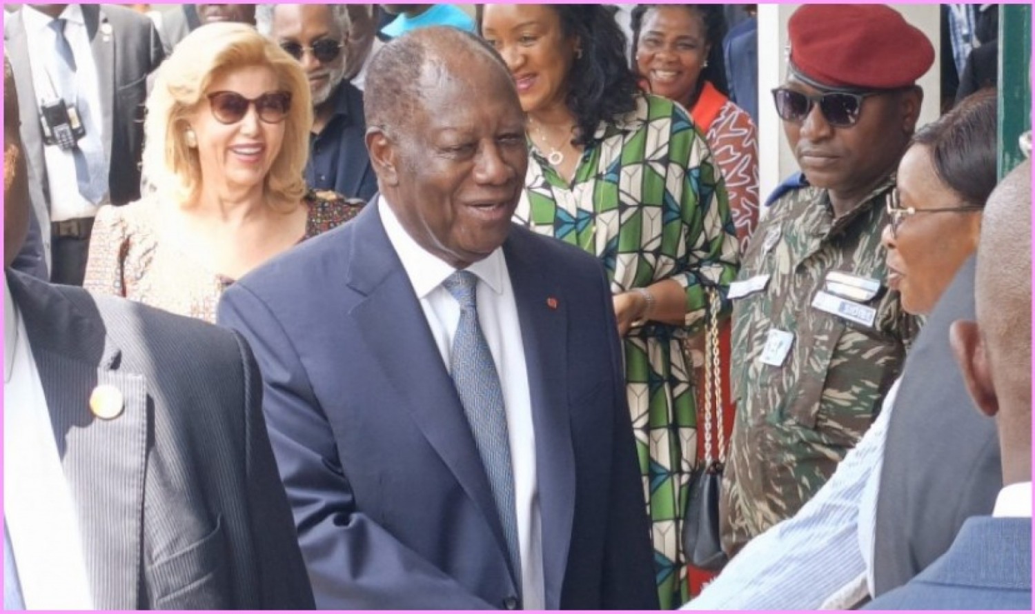 Côte d'Ivoire : Alassane Ouattara après son vote: « Je souhaite que l'élection se termine bien et que nous ayons les résultats, au plus tard demain. »