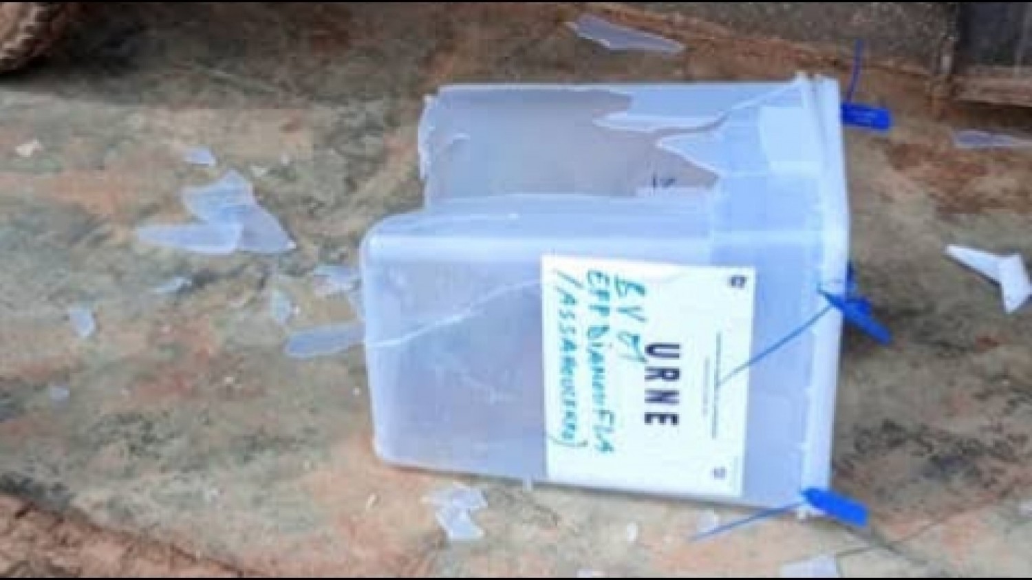 Côte d'Ivoire : 2025, violences à Songon, des jeunes perturbent le scrutin et endommagent des urnes dans trois bureaux de vote