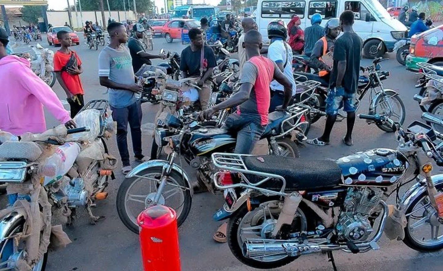 Côte d'Ivoire : Bouaké, les moto-taximen en colère contre les cotisations syndicales et le prix des chasubles