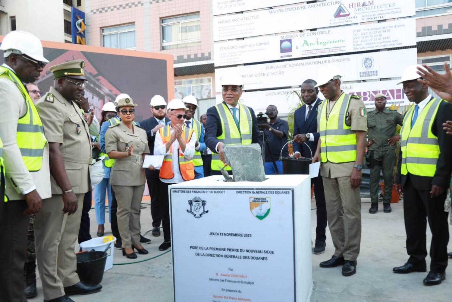 Côte d'Ivoire : Plateau, Administration douanière, Adama Coulibaly pose la première pierre d'un siège ultramoderne qui sortira de terre dans 36 mois