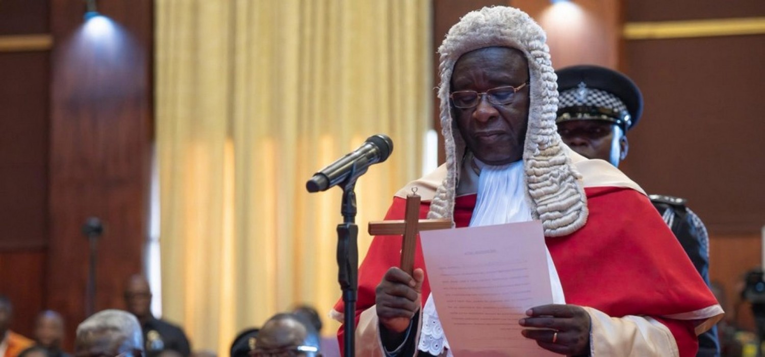 Ghana :  Cour suprême, le nouveau président Paul Baffoe-Bonnie prête serment et s'engage