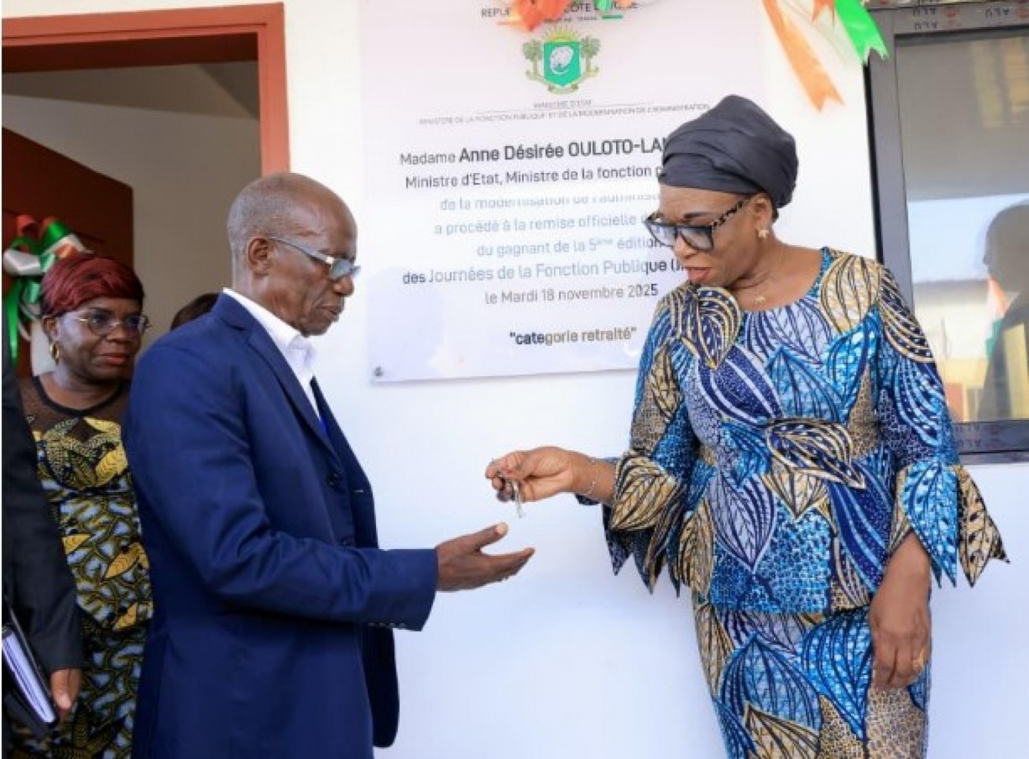 Côte d'Ivoire : Remise de lots aux lauréats de la tombola des JFP 2025, un témoignage concret de l'engagement du Gouvernement envers les personnes qui animent le service public