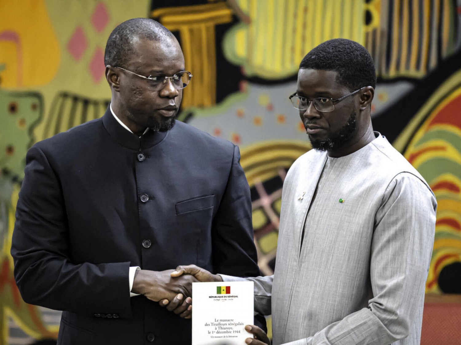 Sénégal : Diomaye Faye tente d'apaiser les tensions avec Sonko, mais garde le dernier mot