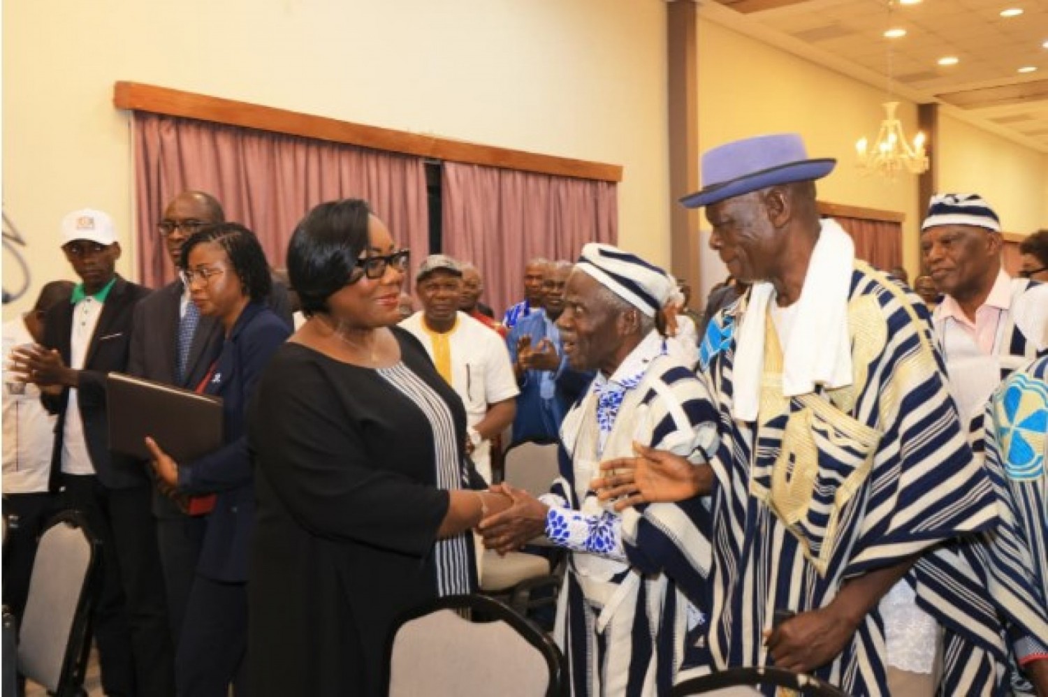 Côte d'Ivoire : Toulépleu, la candidate Anne Ouloto annonce le démarrage des travaux d'ouverture de voies en vue de l'extension du réseau électrique de la région