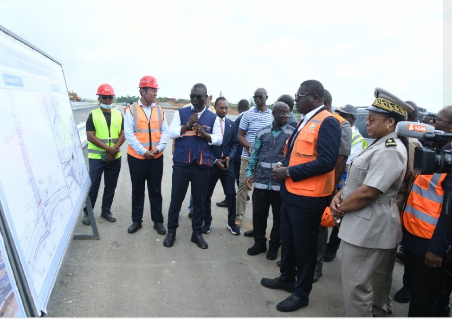Côte d'Ivoire : Le Ministre Amédé Kouakou s'imprègne de l'avancement sections des travaux d'aménagement périphérique d'Abidjan Y4 qui devraient s'achever fin decembre