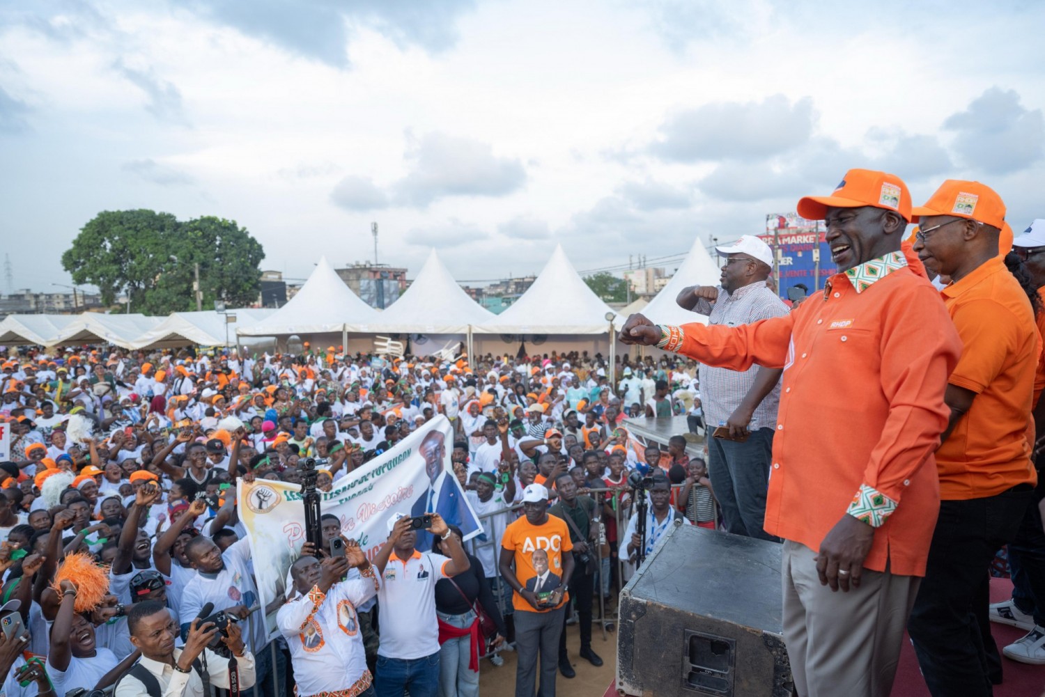 Côte d'Ivoire : Après la réélection de Ouattara, Bictogo mobilise Yopougon pour les législatives du 27 décembre