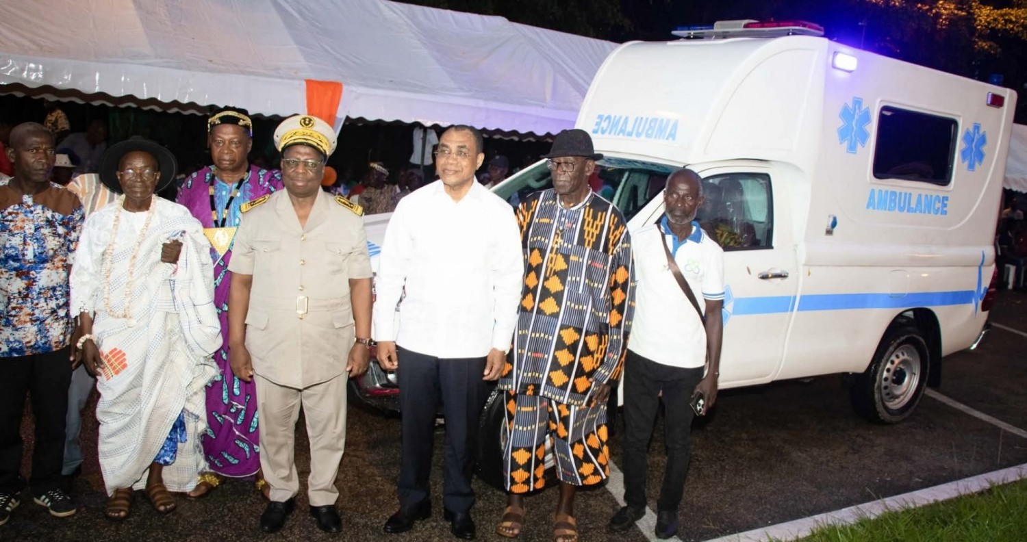 Côte d'Ivoire : Dimbokro, Adama Coulibaly renforce le système sanitaire avec quatre ambulances médicalisées