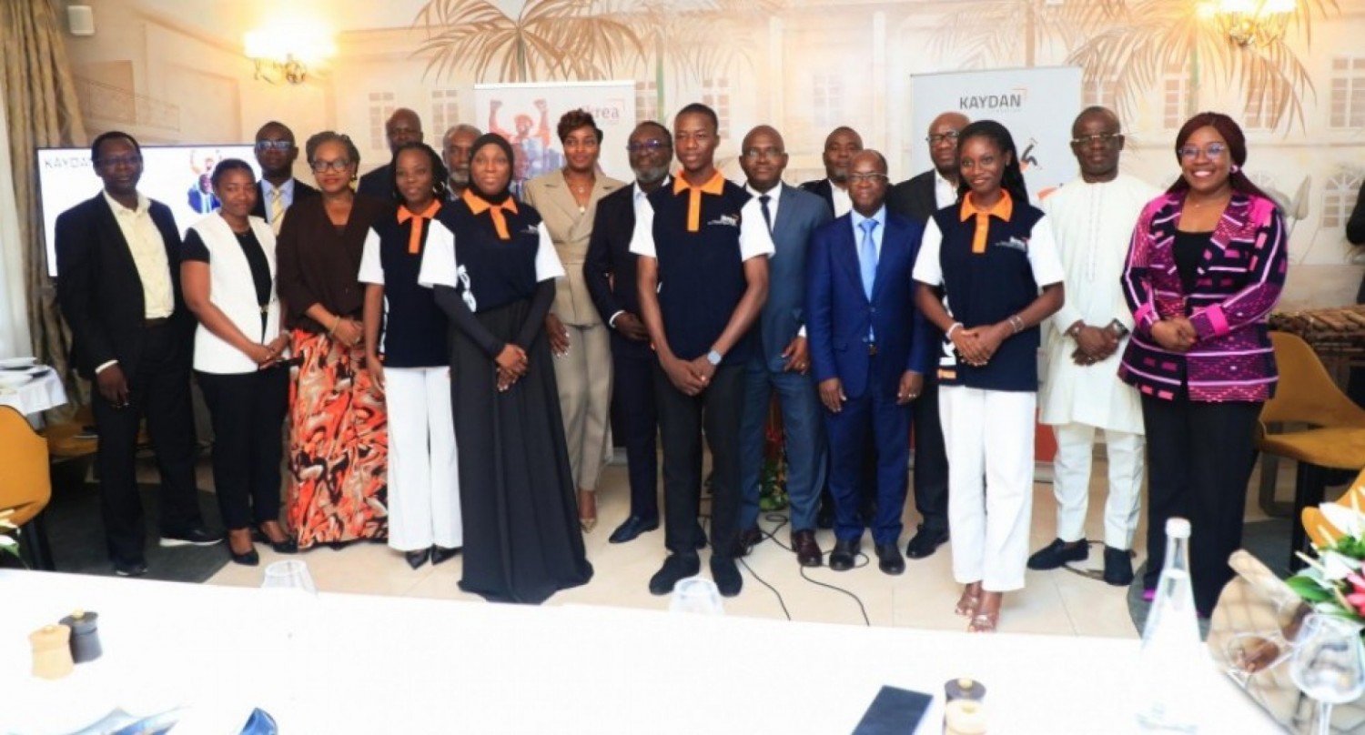 Côte d'Ivoire : Cocody, quatre étudiants de l'Université FHB récompensés, remise officielle des bourses de recherche 2025