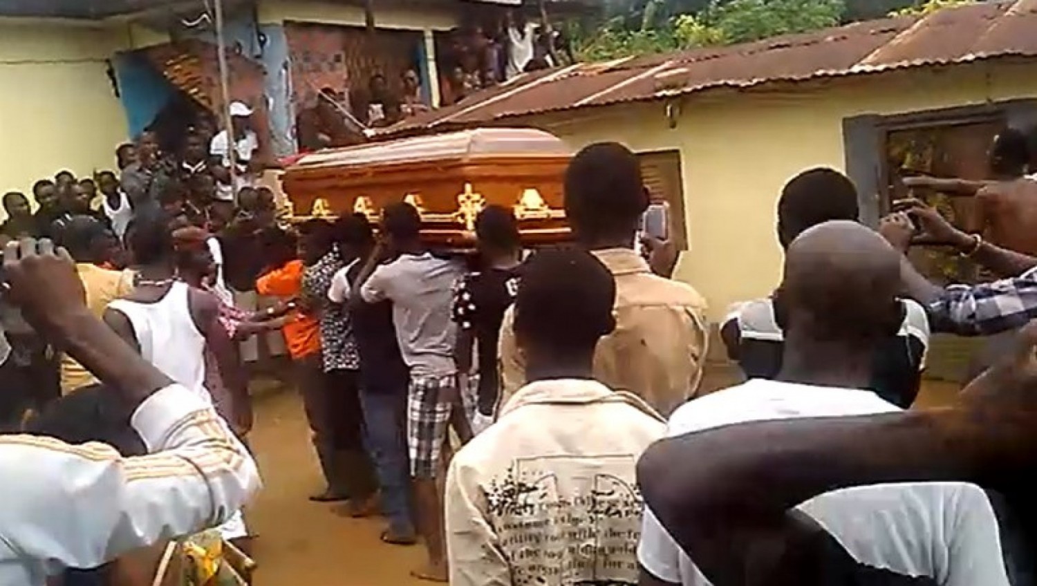 Côte d'Ivoire : Gôh, interdiction de la pratique de l'ordalie consistant à porter un cercueil pour désigner un présumé coupable avant l'inhumation