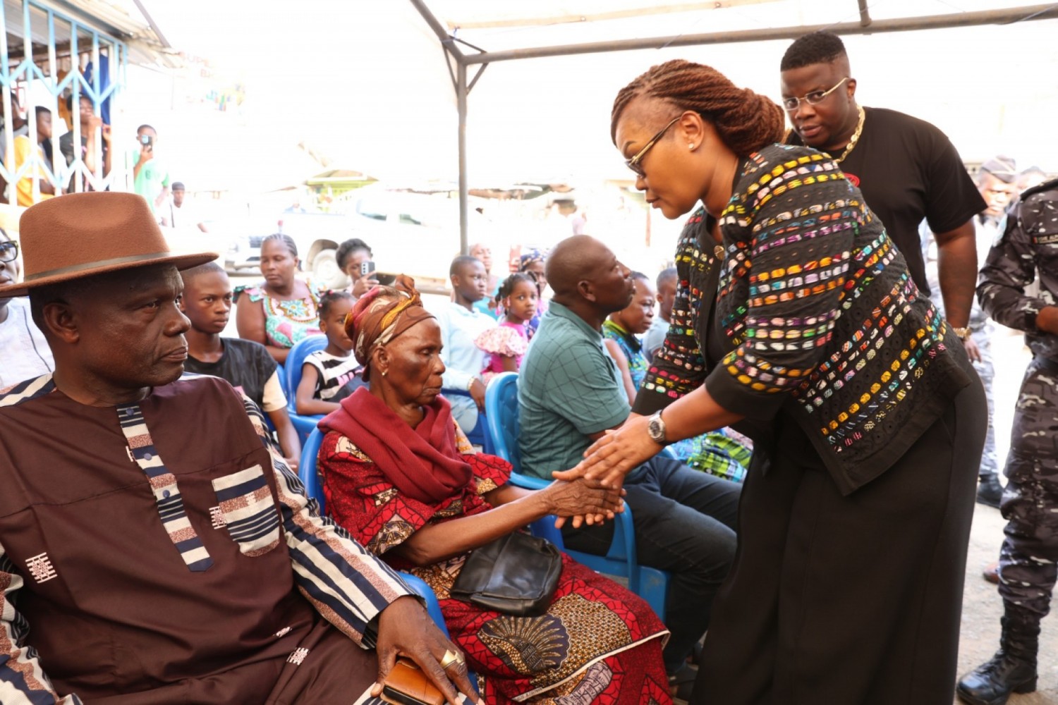 Côte d'Ivoire : Une série d'explosions de gaz fait 35 morts, Myss Belmonde Dogo apporte le compassion et le réconfort du gouvernement aux familles endeuillées