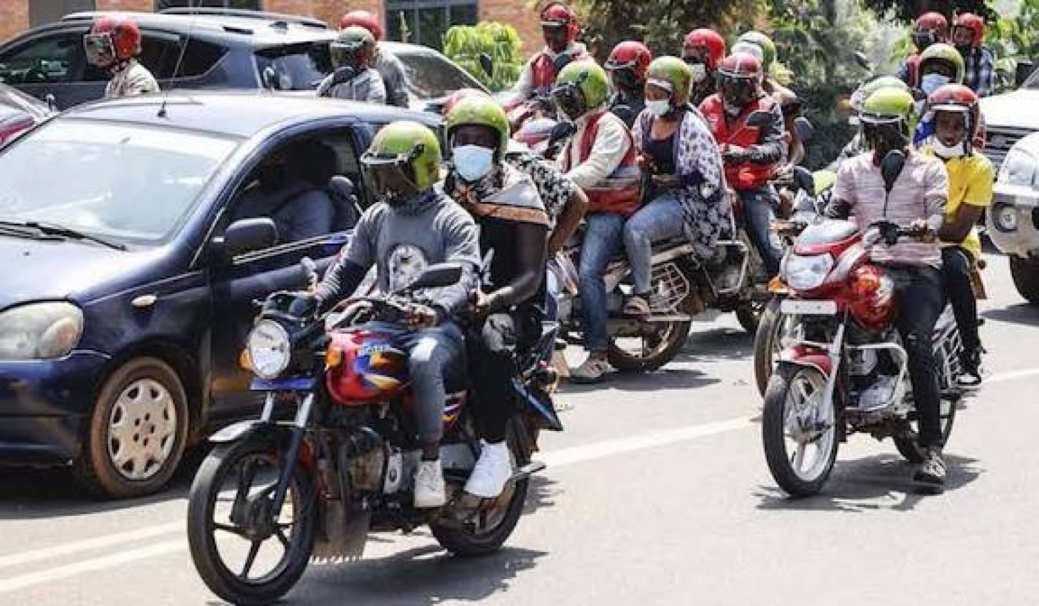 Côte d'Ivoire : Interdiction des motos à Abidjan, des PME dénoncent une mesure «  dévastatrice  »  et alertent sur un risque de paralysie économique