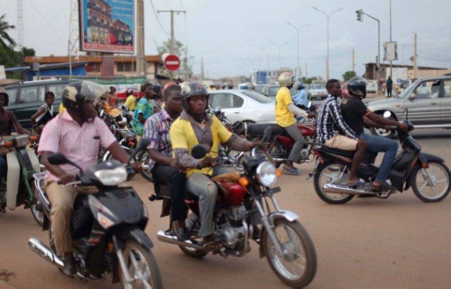 Côte d'Ivoire : Mesure d'interdiction de circuler des engins à deux et trois roues sur certaines artères, le District d'Abidjan a-t-il reculé ?