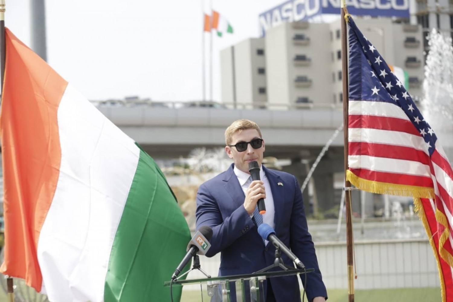 Côte d'Ivoire : La délégation présidentielle des États-Unis visite l'échangeur de Koumassi un projet financé par son gouvernement