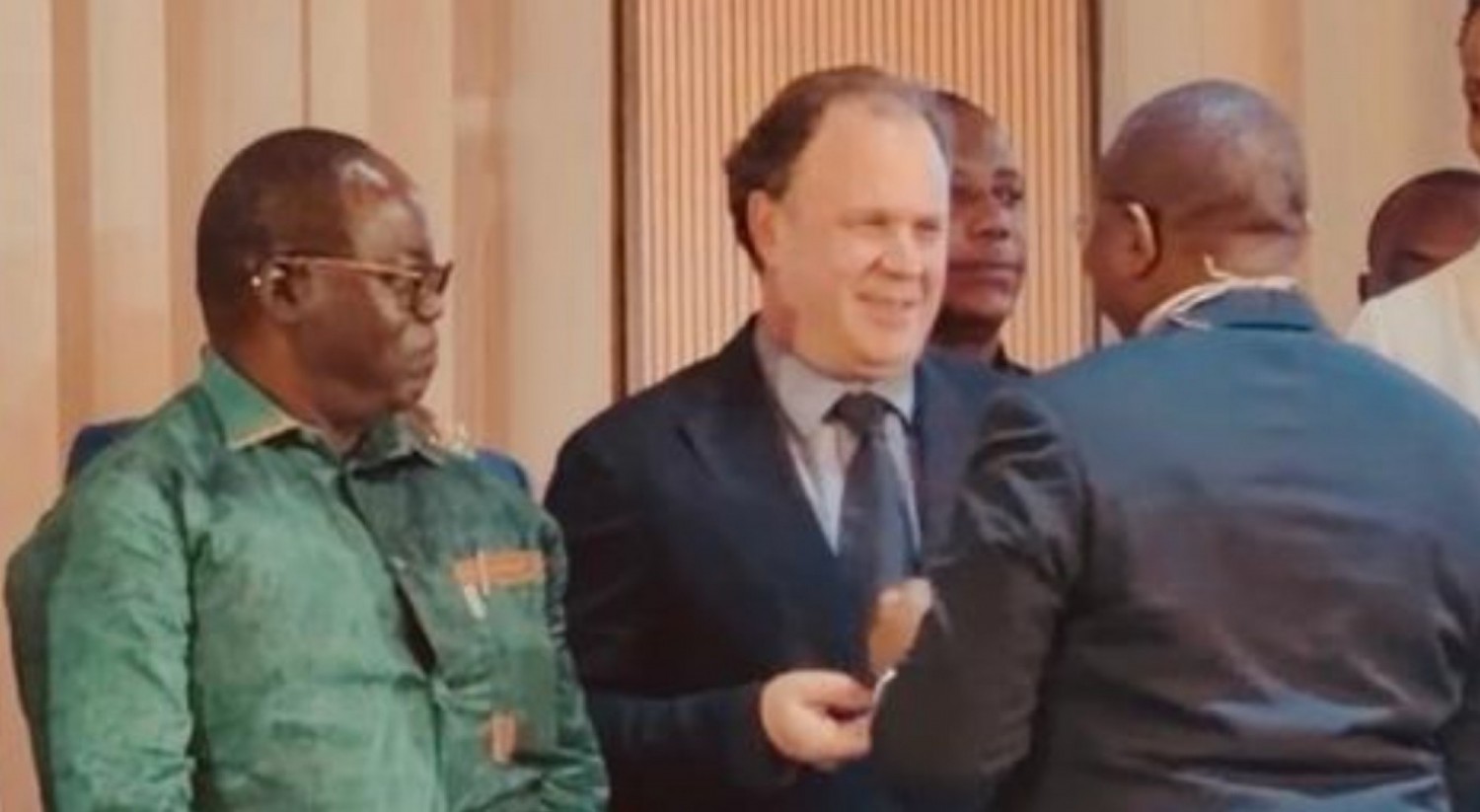 Côte d'Ivoire : Laurent Despas élevé au rang d'officier de l'ordre du mérite de la communication et des médias