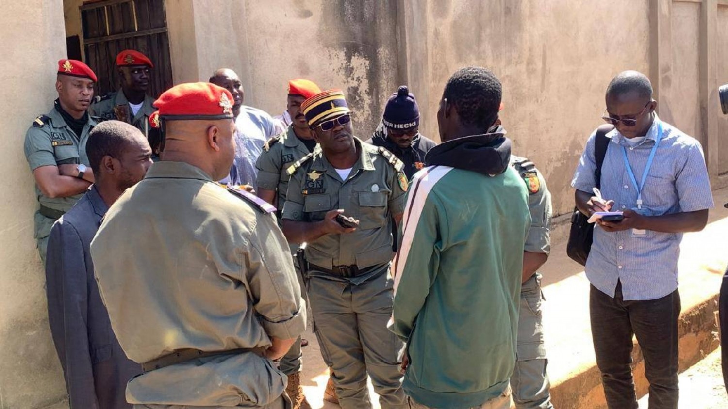 Cameroun : Un jeune homme poignarde sa mère de 38 coups de couteau et l'égorge