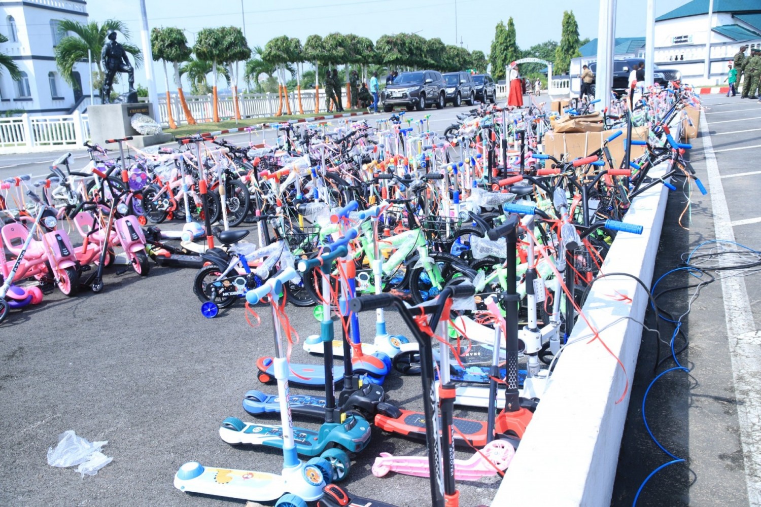 Côte d'Ivoire : Arbre de Noël des Forces armées, près de mille enfants de militaires célébrés dans la chaleur et l'émotion