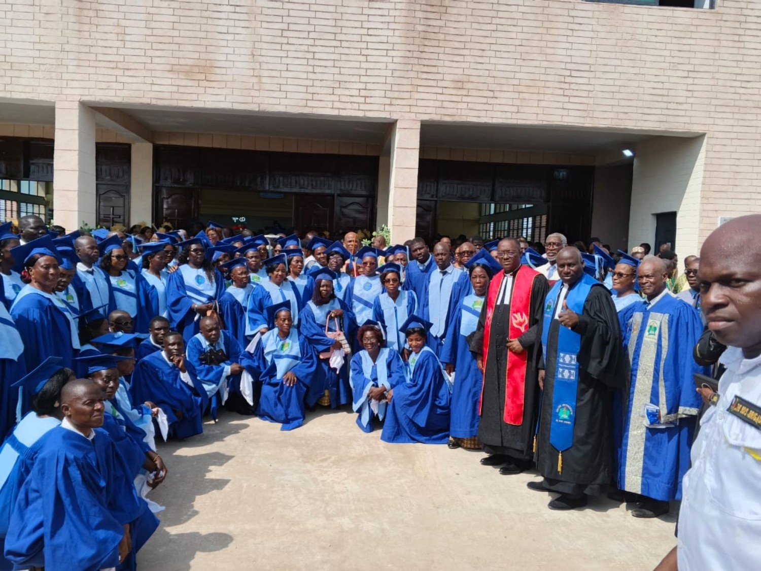 Côte d'Ivoire : Dabou, le temple Bethesda, “Maison de la miséricorde”, consacré en présence du Premier ministre Robert Beugré Mambé