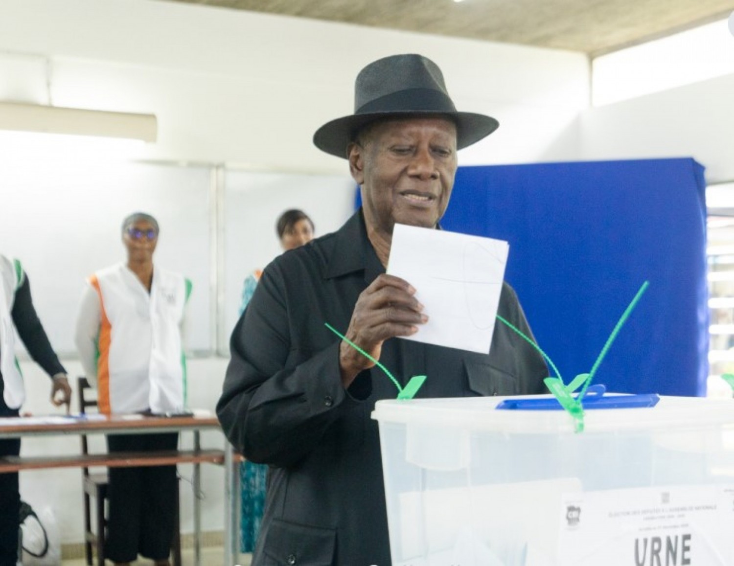 Côte d'Ivoire : Législatives 2025, le chef de l'Etat et son épouse ont voté à Cocody