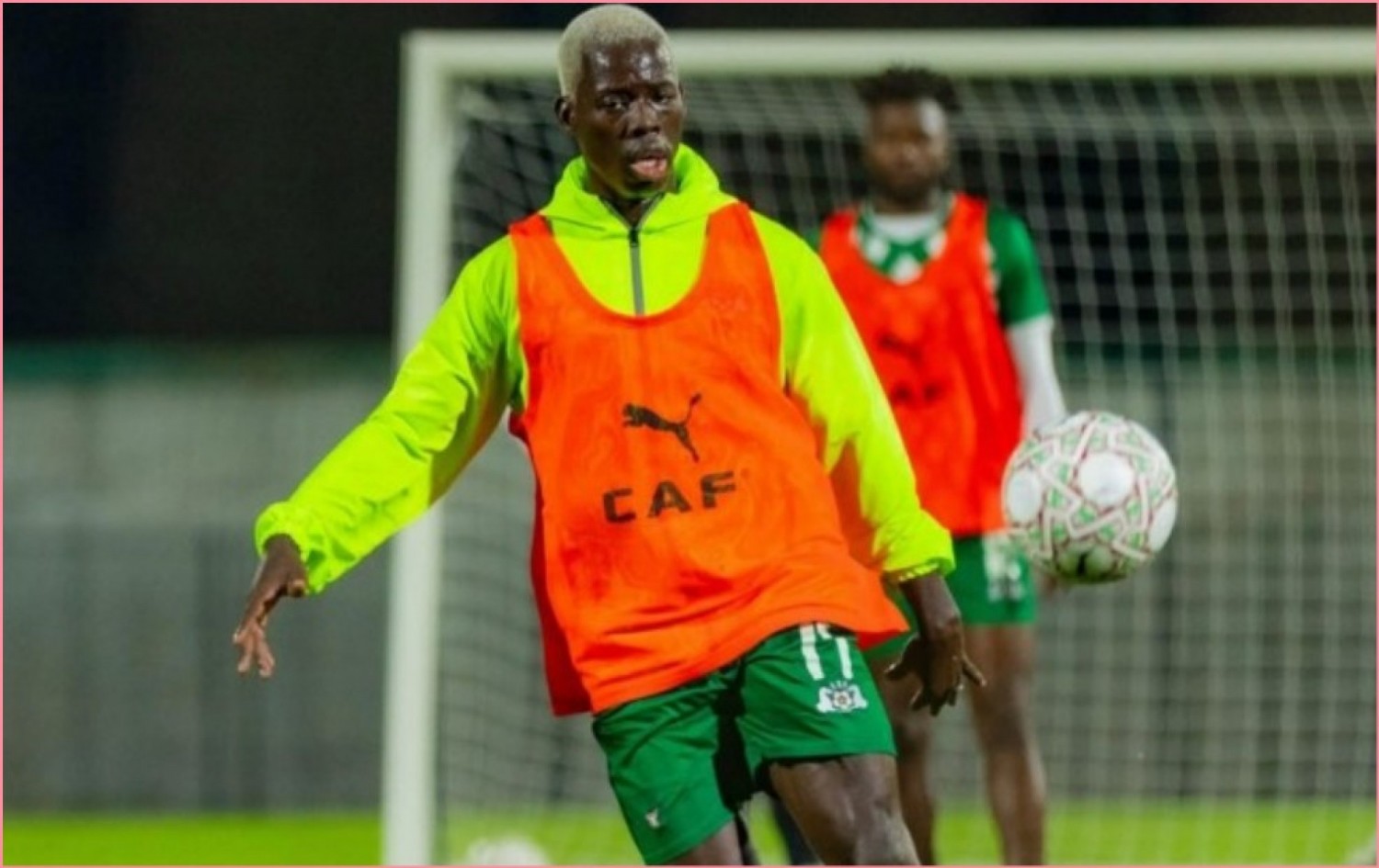 Burkina Faso : Can 2025, le footballeur burkinabè Aziz Ki quitte le groupe après le décès de son 