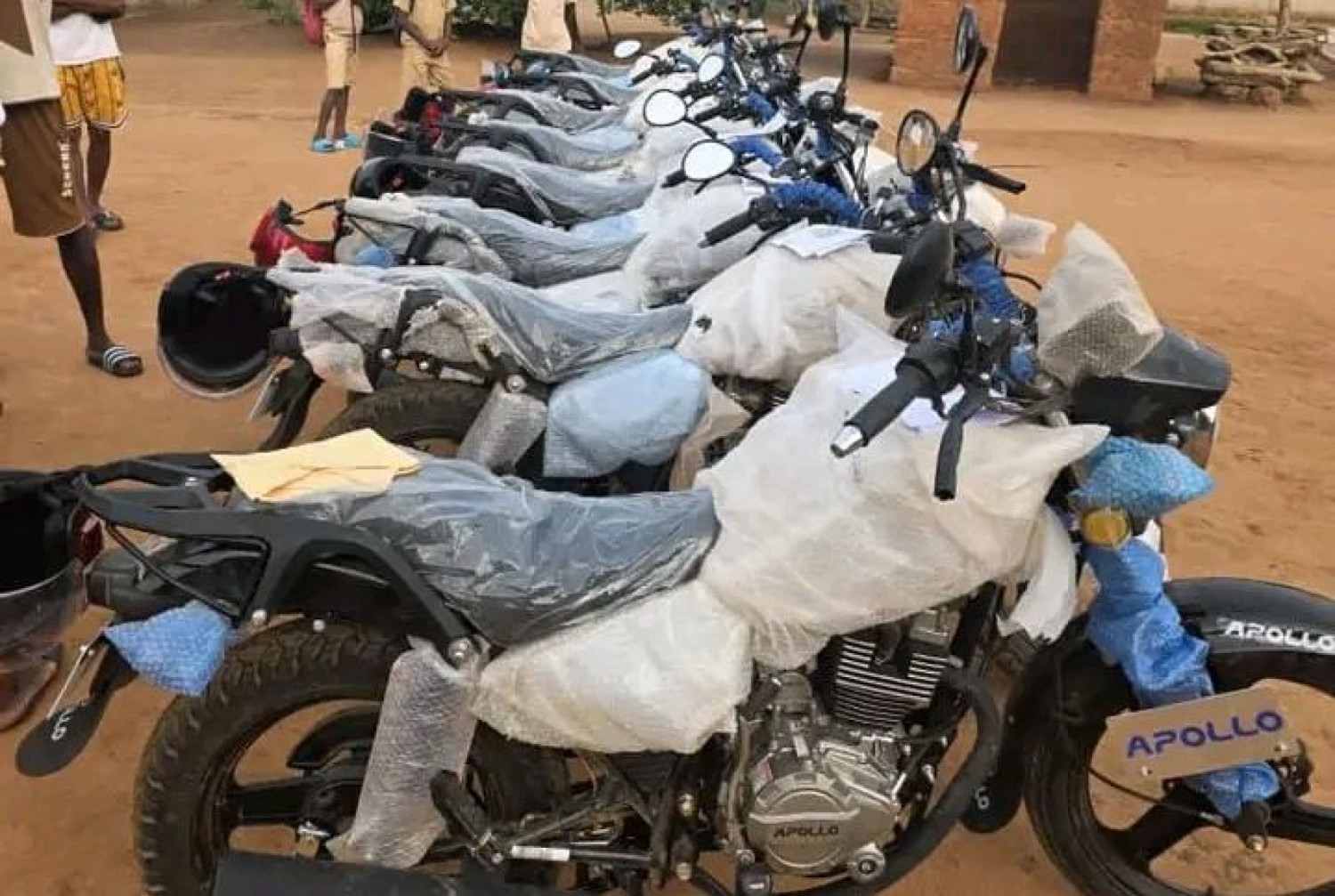 Côte d'Ivoire : Bodokro, après son élection, le nouveau député offre des motos à ses collaborateurs