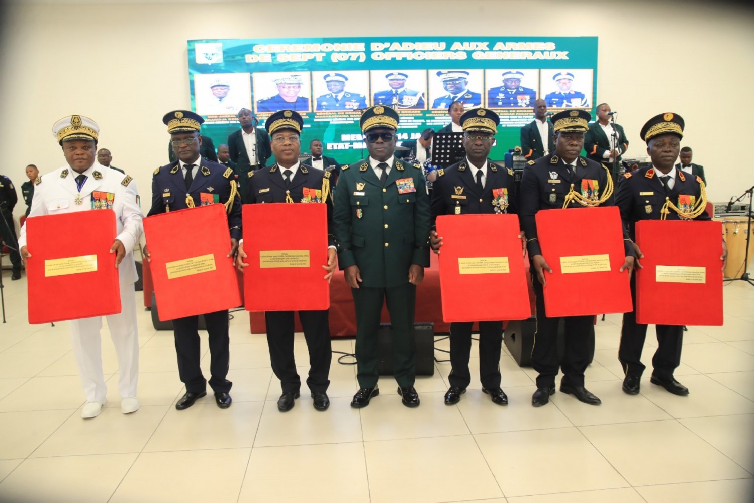 Côte d'Ivoire : Des Officiers Généraux admis à la retraite, le CEMAG Doumbia salue  l'exemplarité des fils qui ont fait le choix du sacrifice pour la construction d'une grande nation