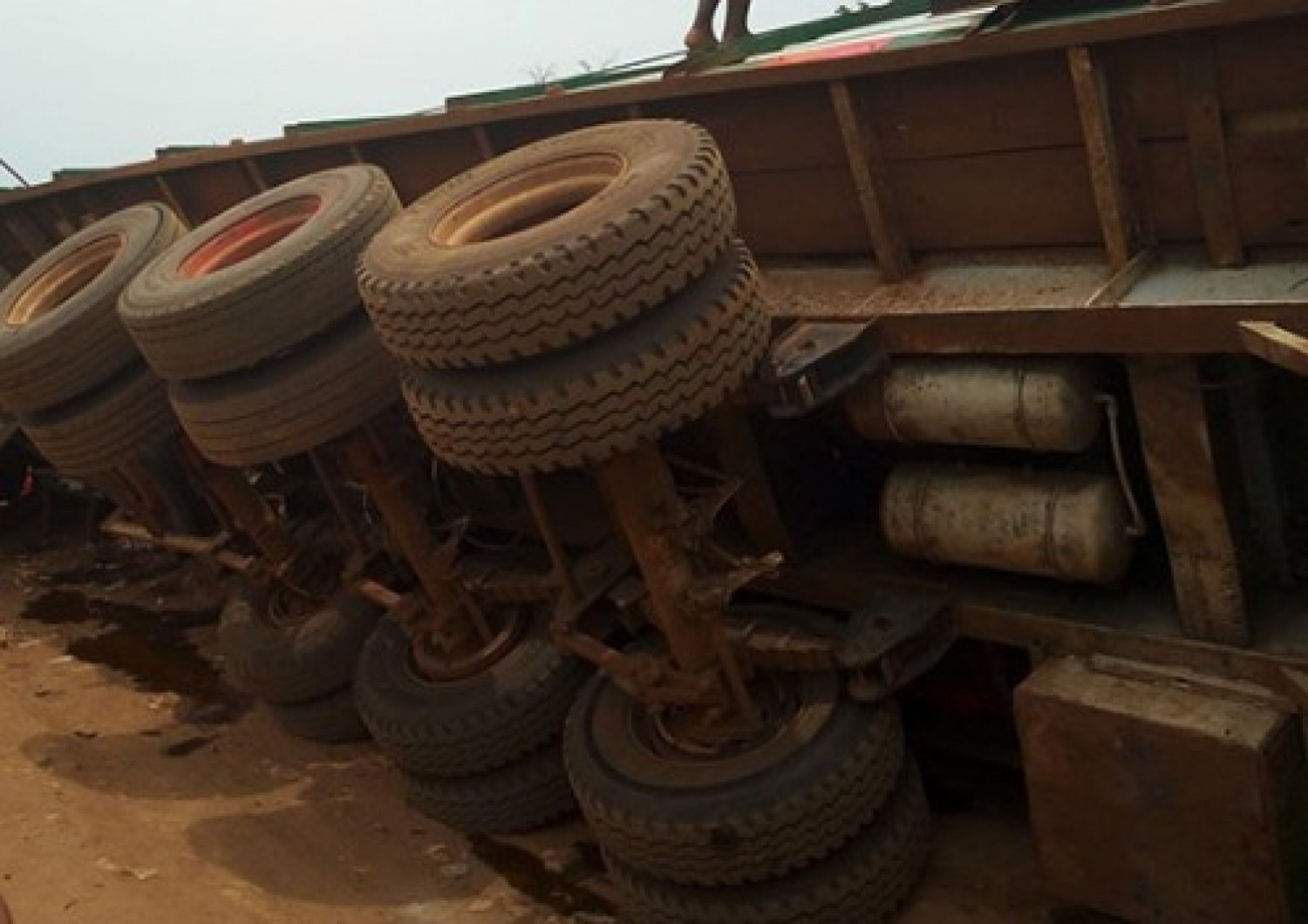 Côte d'Ivoire : Drame, un camion de transport de marchandises en partance pour le Mali se renverse sur une élève  et la tue