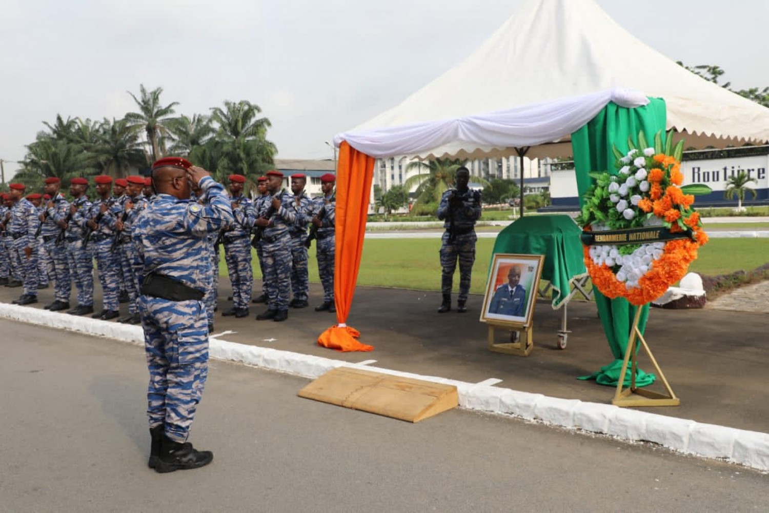 Côte d'Ivoire : Gendarmerie, le Commandant Supérieur Apalo Touré rend un ultime hommage au Lieutenant-colonel Kouassi Hué Bi Gore Charles décédé des suites d'un accident