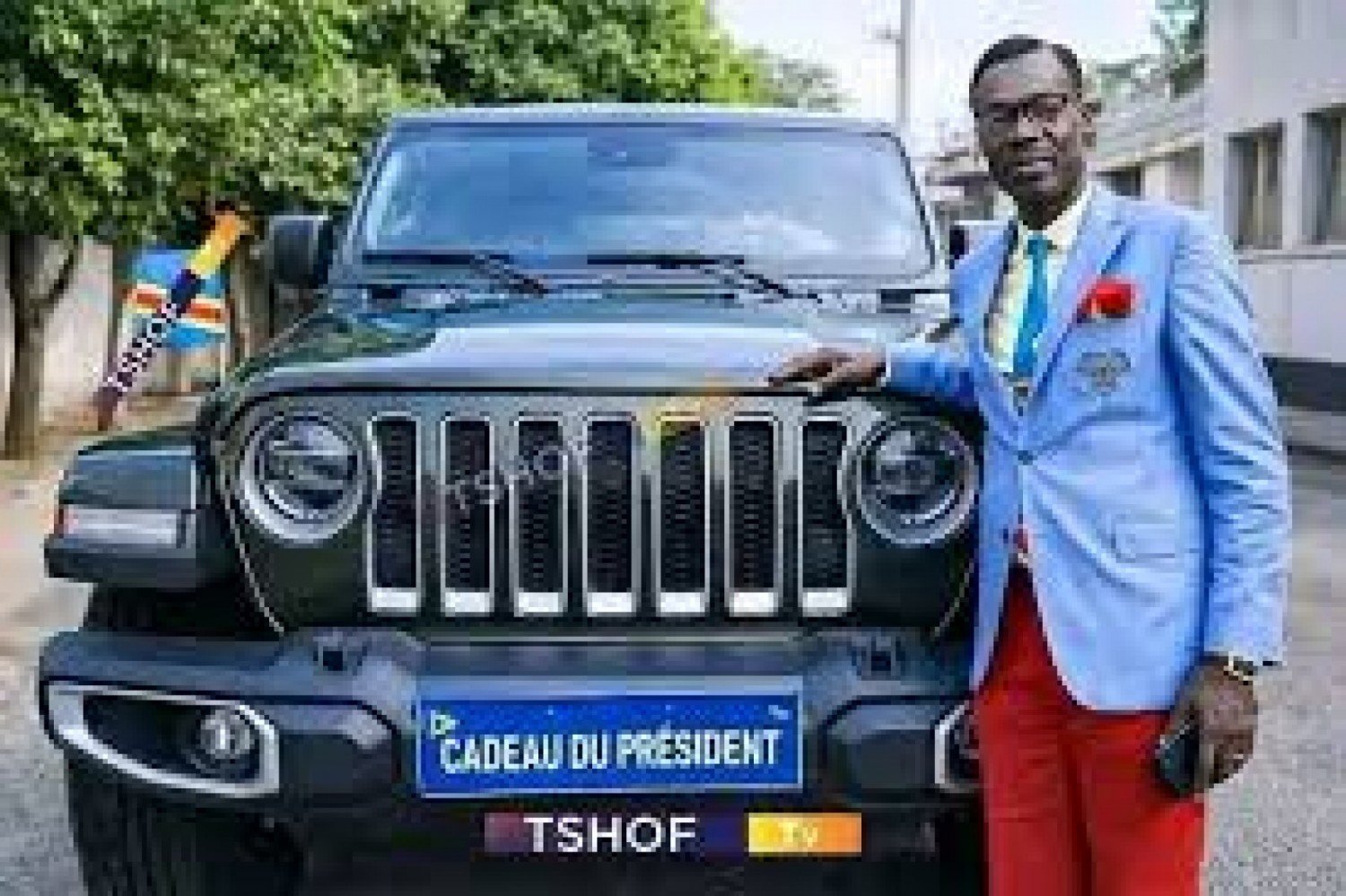 CAN 2025 : Le célèbre supporter Lumumba récompensé par l'État avec une Jeep