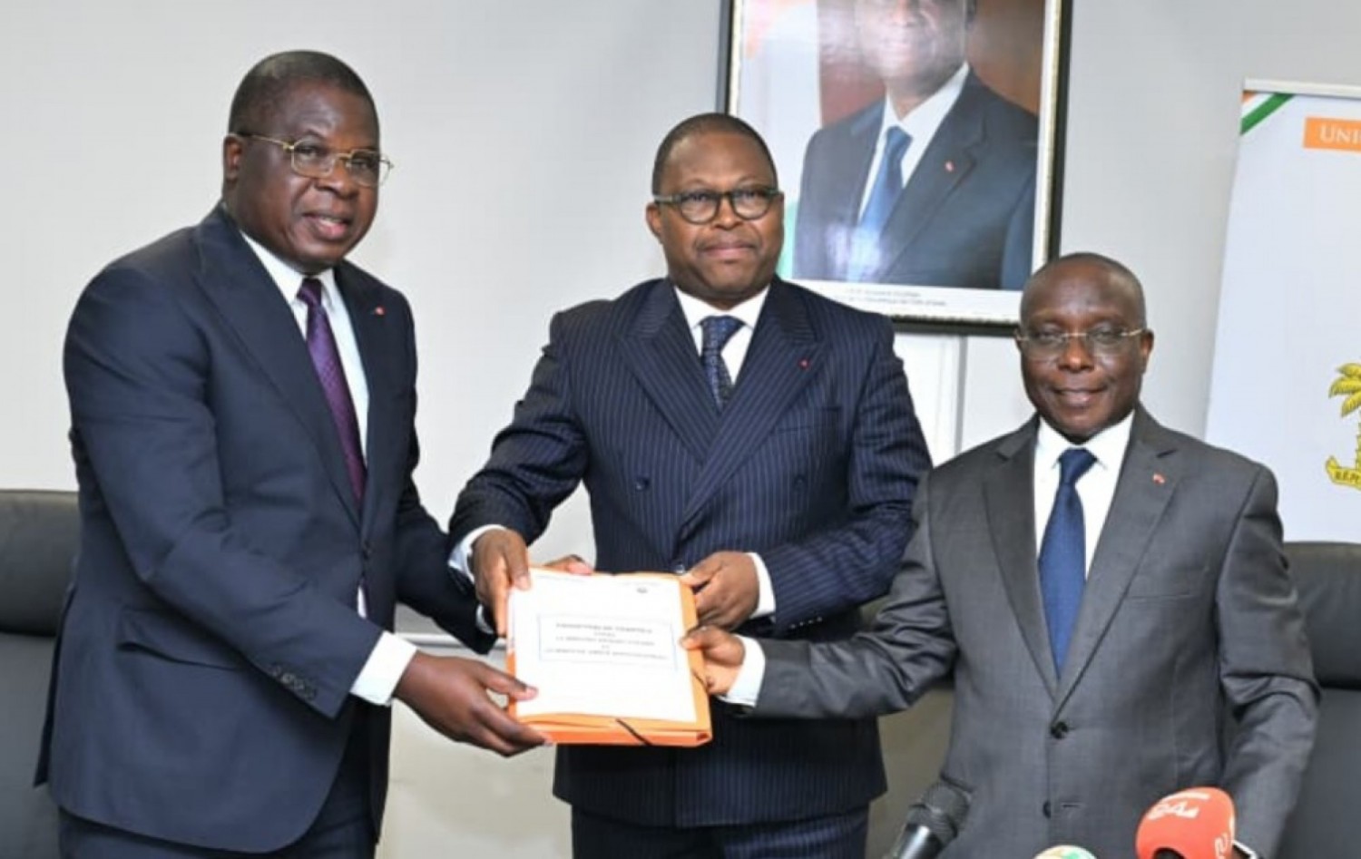 Côte d'Ivoire : Passation de charges entre Amédé et Bouaké Fofana au Ministère de l'hydraulique