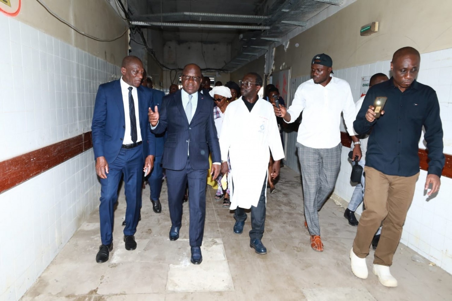 Côte d'Ivoire : Retard des travaux de rénovation du CHU de Yopougon, Pierre Dimba interpelle les entreprises chargées des chantiers sur l'urgence